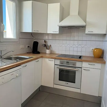 Апартаменты : 47m², Balcon, Parking Prive, Ascenseur - Fr-1-738-48 *
