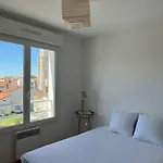 : 47m², Balcon, Parking Prive, Ascenseur - Fr-1-738-48 * Royan