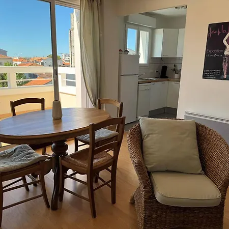Royan : Appartement 47m², Balcon, Parking privé, Ascenseur - FR-1-738-48 Apartment