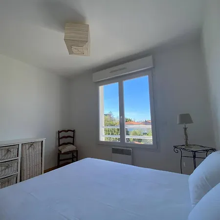 Apartment Royan : Appartement 47m², Balcon, Parking privé, Ascenseur - FR-1-738-48 3*